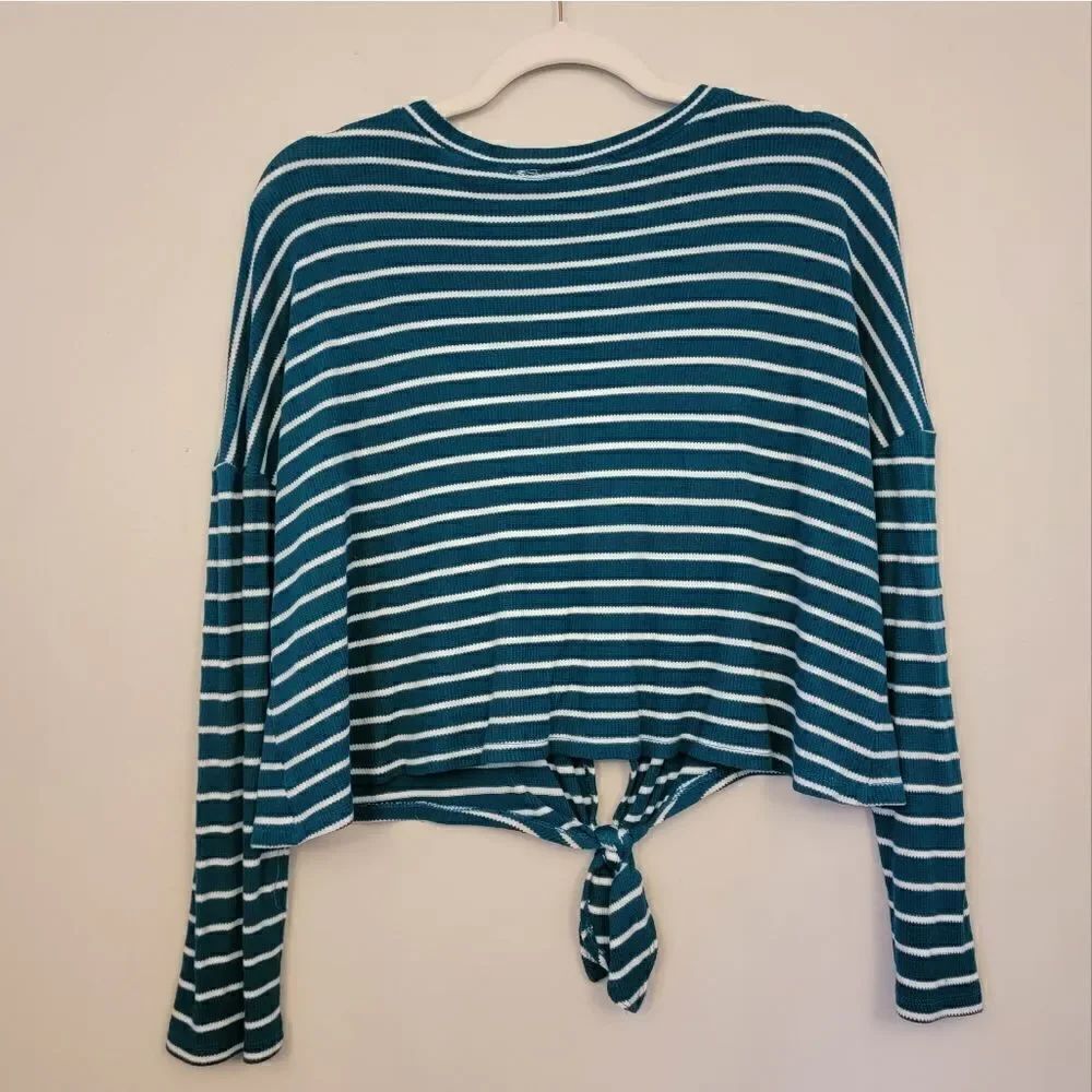 Good Luck Gem Cropped Top - Picture 2 of 4